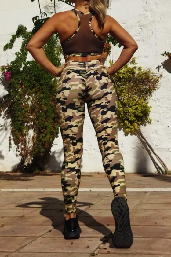 Leggings con Estampado Militar: Estilo y Actitud en Cada Paso