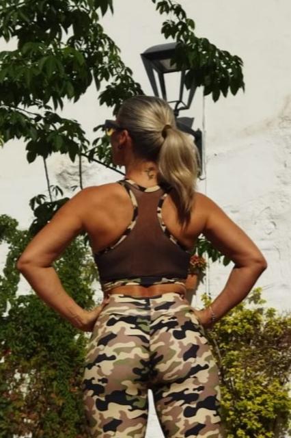 Top Tipo Nadadora con Estampado Militar y Detalles en Tul Negro